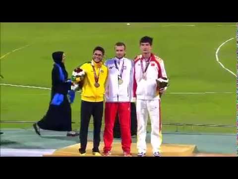 Dekoracja Michała Derusa mistrza świata osób niepełnosprawnych w biegu na 100 m