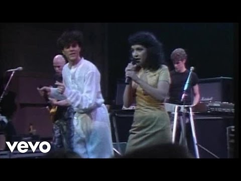Jane Wiedlin & Sparks - Cool Places (Live)
