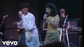 Jane Wiedlin &amp; Sparks - Cool Places (Live)