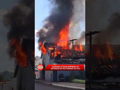Um incêndio atingiu uma empresa de estruturas metálicas nesta terça-feira (25), em Mato Leitão, RS.