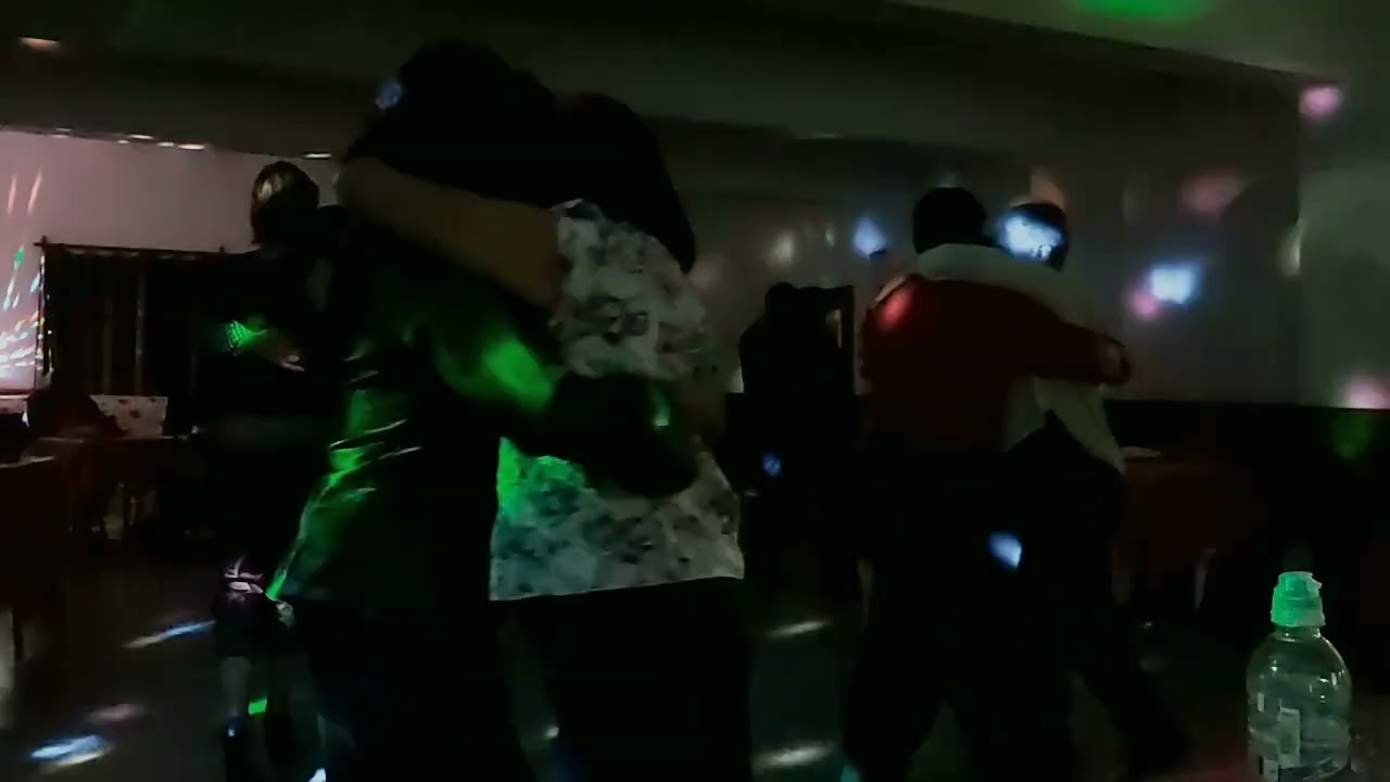 Canaro Instrumental: nosotros Milongueando y afuera nevaba ❄️☃️ Abrazo Fueguino en Ushuaia TDJ Ariel