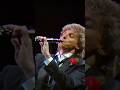 #BarryManilow whips it out! 👀 (Live from Barry Manilow - A Decade of Hits)