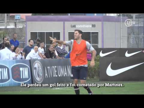 Goleiro Danilo Fernandes joga na linha e manda muito mal