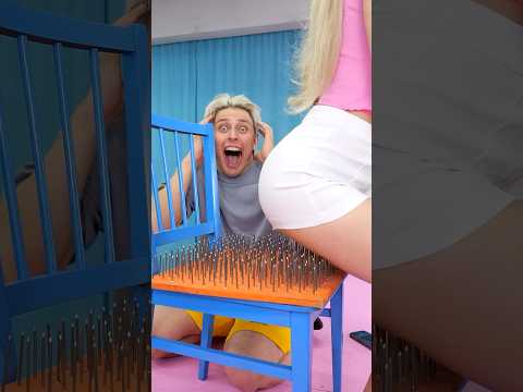 Не садись не на тот стул!