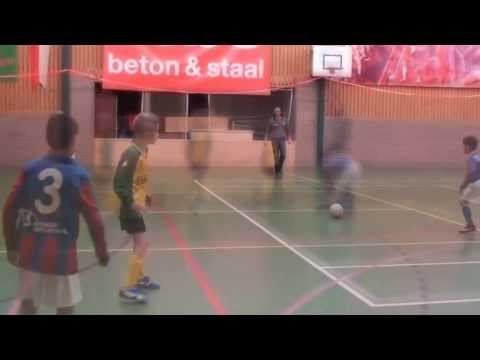 sv Huizen E3 - zaalvoetbal IJsselmeervogels 21 12 2013
