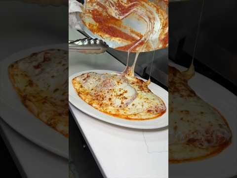 Just the right amount of cheese on this CHICKEN PARMESAN from Marinara Pizza NYC! 🤤