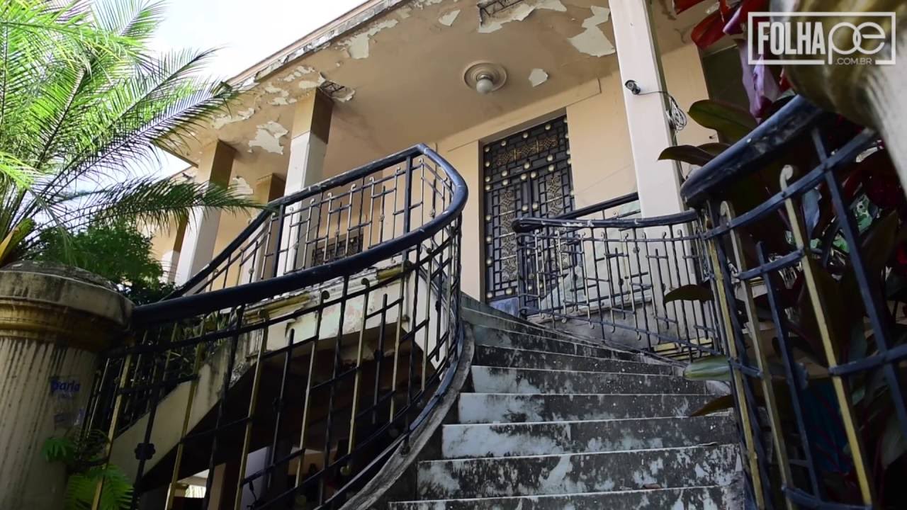 [Cotidiano] História aos pedaços: casarões antigos do Recife estão sendo engolidos pelo tempo