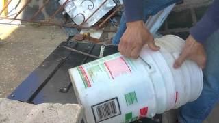 How to separate two 5 gallon buckets JUST a screwdriver NO AIR needed