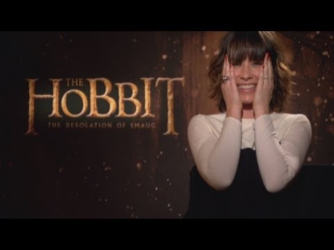 霍比特人》演員演唱《我想要的聖誕禮物是你》。 (Cast of The Hobbit sing All I Want For Christmas Is You)