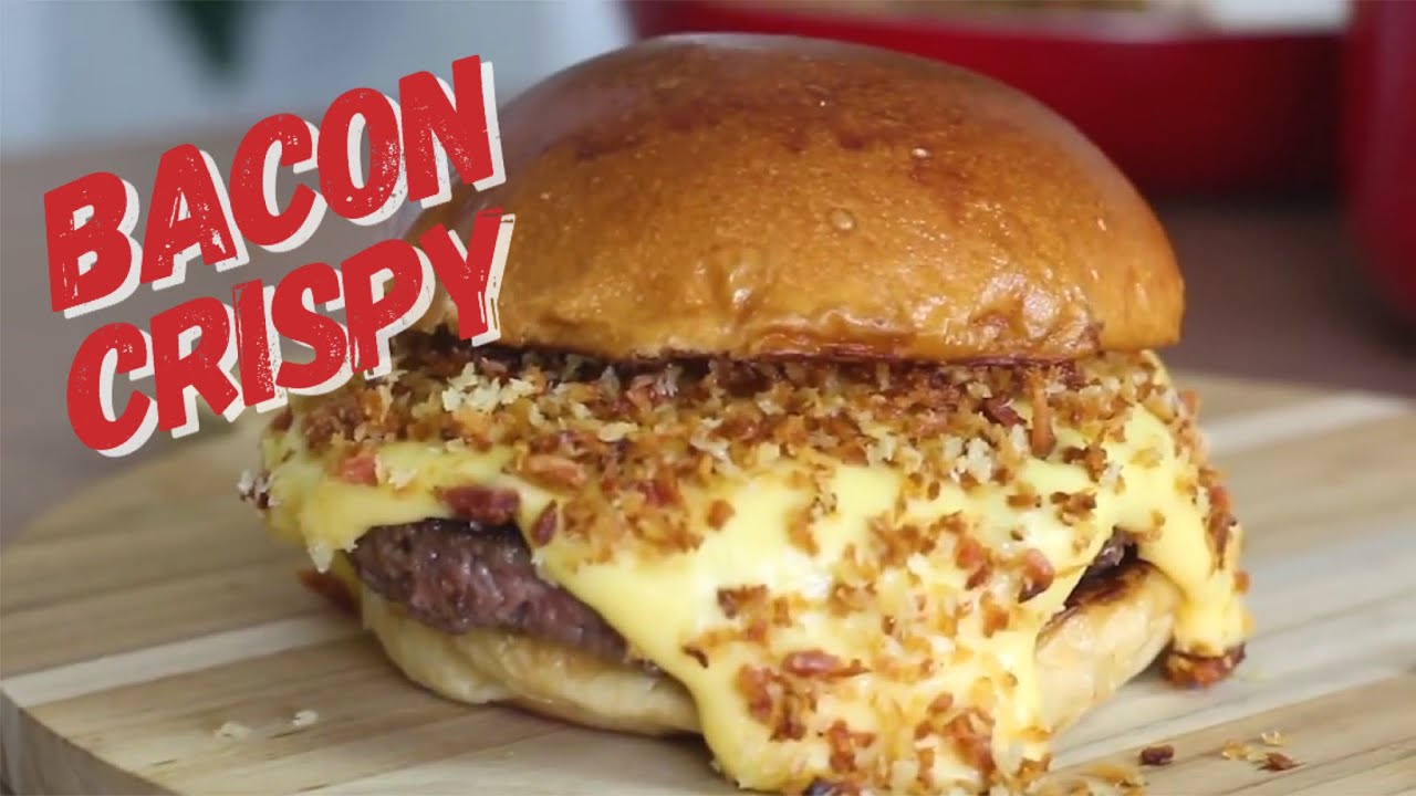 Hambúrguer com Queijo fundido e farofa de Bacon - BACON CRISPY
