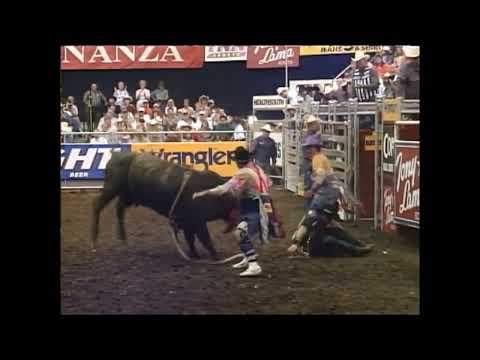 Smoke Ring bucks Dusty LaBeth - 00 PBR Nashville