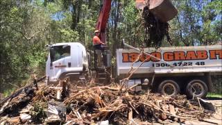 preview picture of video 'illegal dumping clean up Gold Coast City Council'