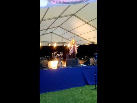 Leanne Mitchell  Run To You (Snowdonfest)
