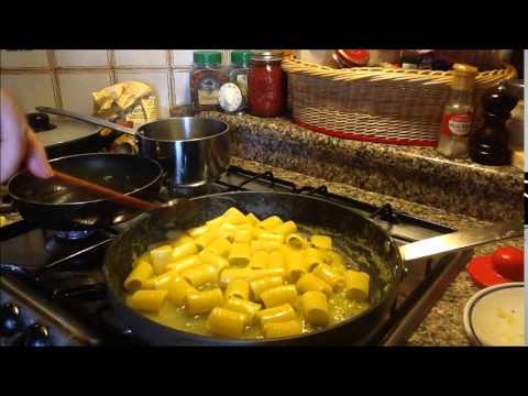 Mezze maniche allo zafferano (pasta allo zafferano)