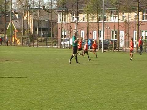 Valleivogels D1 - VV De Meern D2 17.4.2010 vrije bal Stephan, doelpunt Shane