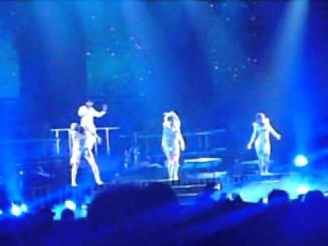 Usher - Mars vs Venus Live  [OMG Tour - Auckland, NZ]