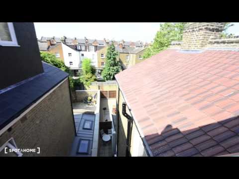 Large, sunny, rooftop studio flat H to rent in Hammersmith and Fulham area - Spotahome (ref 116510)