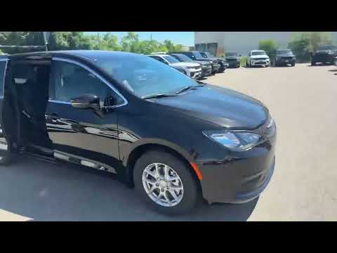 2027 Chrysler Grand Caravan SXT 2WD in Diamond Black Crystal Pearl for sale at Kitchener Chrysler Dodge Jeep Ram in Kitchener, ON