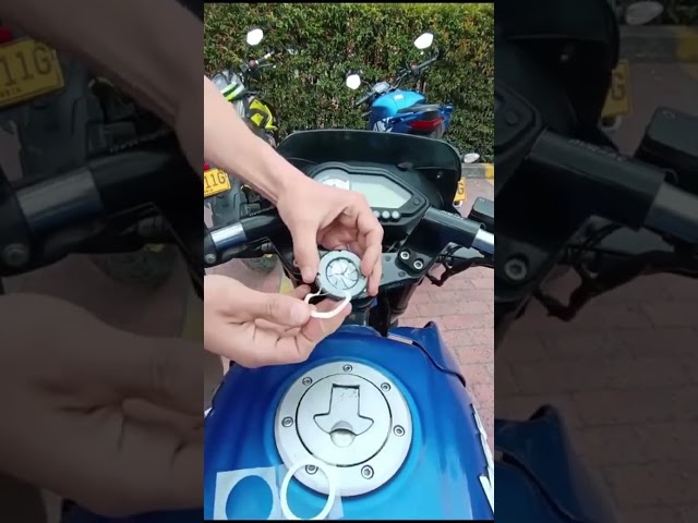 Vídeo relacionado con SopwMap Llavero de Coche en Piel PU, Estuche Organizador Portátil con Cierre de Cremallera y Gancho Metálico, Funda Protectora Universal para Llaves de Coche y Moto, Elegante y Duradero