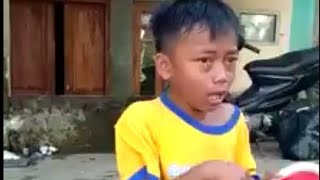 Download lagu Viral anak ngamuk gara-gara kalah main layangan bikin ngakak sakit perut (sunda version) mp3 Download lagu Viral anak ngamuk gara-gara kalah main layangan bikin ngakak sakit perut (sunda version) mp3