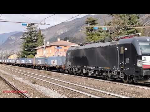 IL SALUTO DELLA VECTRON E.193 CON MERCI A PERI (VR) LINEA DEL BRENNERO. VEN. 3 - 3 -  2023.