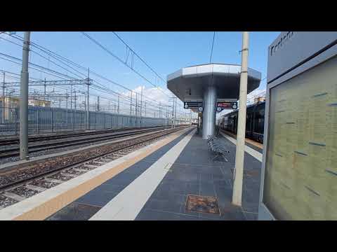 Locomotiva E403 in testa al treno InterCity 734