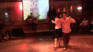 Lucila Bardach y Marcela Lavergata bailando Marion con la voz de Juan Villareal  en el YEITE