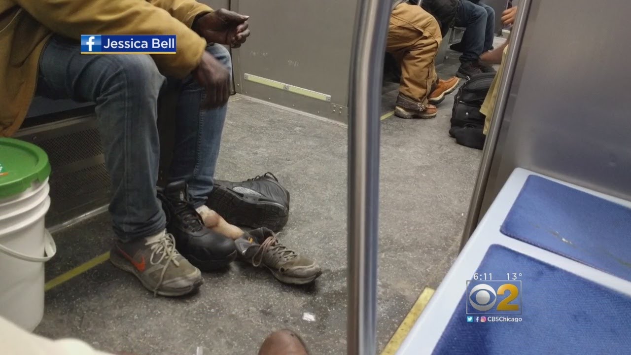 Good Samaritan Gives Homeless Man Winter Boots Off His Feet - YouTube