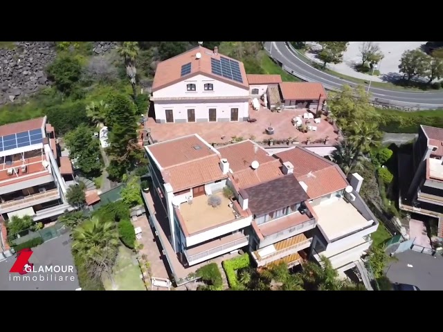 Villa angolare panoramica in residence