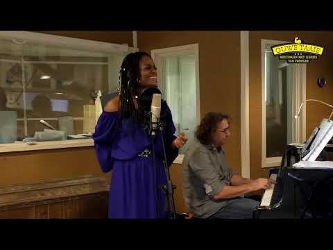 Izaline Calister en Thijs Borsten - Atardi