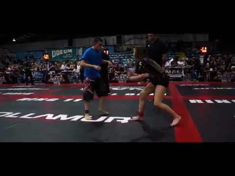 【失神】女vs男の寝技試合で三角絞め→チョークで完全絞め落とし