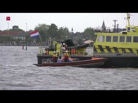 Skûtsje omgeslagen op Eemmeer  opvarenden gered