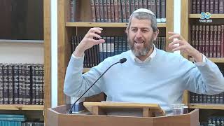 הדרך לשמוח בפרטי המצוות – פרשת משפטים | גדלים מהחיים | הרב יובל מיטלמן (ישיבת מכון מאיר) - התמונה מוצגת ישירות מתוך אתר האינטרנט יוטיוב. זכויות היוצרים בתמונה שייכות ליוצרה. קישור קרדיט למקור התוכן נמצא בתוך דף הסרטון