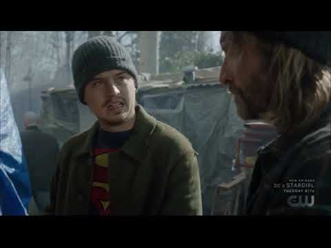 Riverdale 5x11 Jughead talk with stranger when Betty and Tabitha Wake up form drugs Jughead leaves