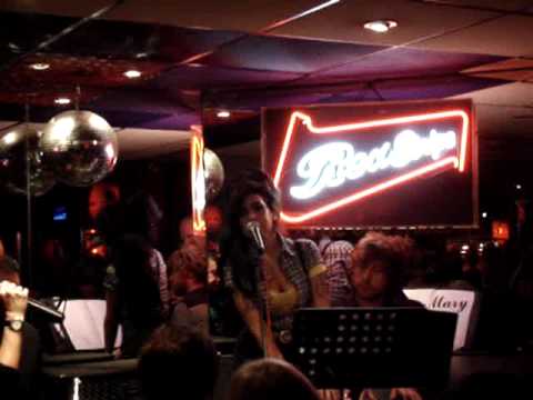 Amy Winehouse Live @ Jazz after dark, Soho (Brit Warm-Up)