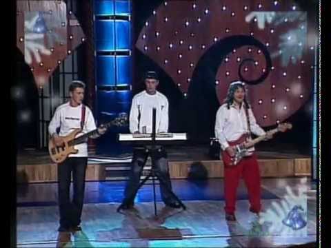 UŽ JE ZORA , UŽ JE ZORA ....TANCUJ TANCUJ FEŠTA BOLA PRAVA , TANČILI SME TAM DO RANNA !