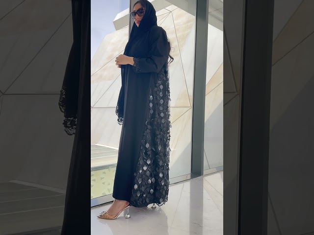 عباءة الملكي الأسود