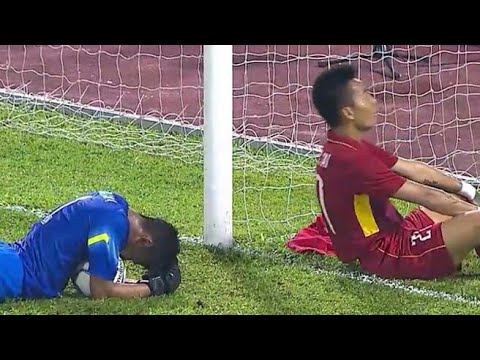 Indonesia u22 vs Vietnam u22 di seagames 2017 ( Aksi penyelamatan kiper timnas indonesia )