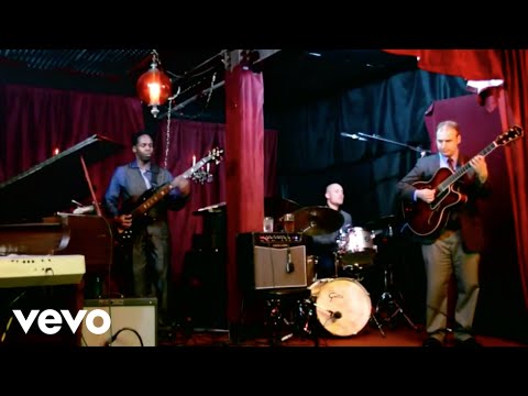 Eddie Moore & The Outer Circle - Time's A Wastin' (Erykah Badu Cover)