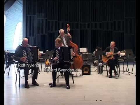 Håvard Svendsrud and Rolf Nylend performing "Aktivisten" by Erling Eriksen