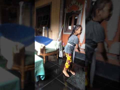tugas tema 6,,menari dengan gerakan sehari-hari Ni Kadek Desy Aprilia dewi no Absen 18