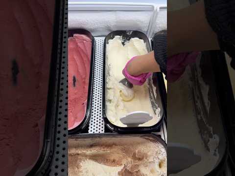 Scooping vanilla ice cream! #icecreamshop #gelato #dessertshorts #yummy #tudors #eton #windsor #uk