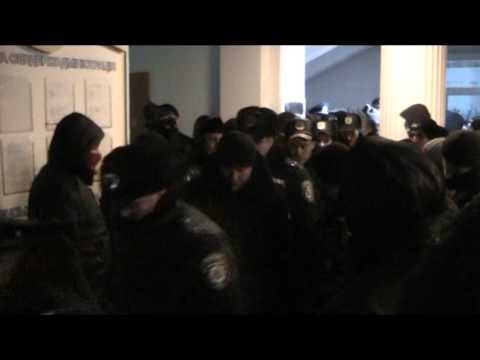 Ukraine: Demonstranten besetzen Verwaltungsgebäude in zwei Städten [Video]