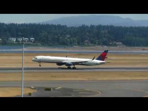 Delta Air Lines Boeing 757-351 [N582NW] Takeoff from PDX
