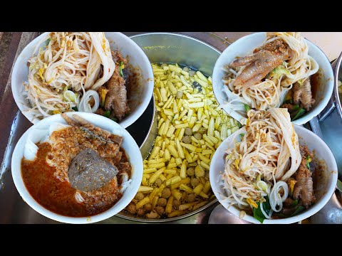 I ate a huge bowl of curry fish noodle soup for $1.25, Cambodian street food breakfast @ Ta Khmao