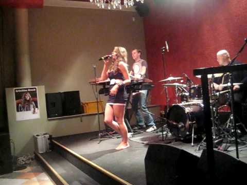 Kristiina Brask - Happee, Hoitoo Ja Empatiaa (Live at Belly 15.9.2009)