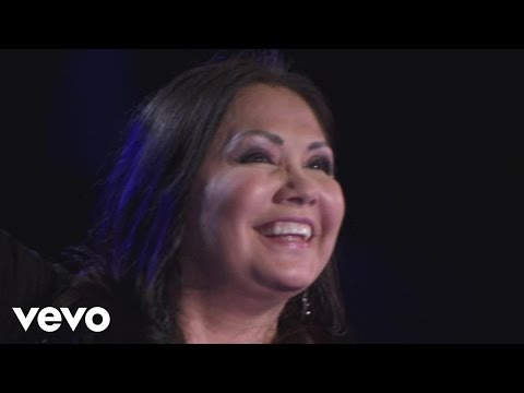 Videoclip de Medley Pop: Amor/Ni Un Roce/Ay Amor (Altos De Chavón Live Version) — Ana Gabriel