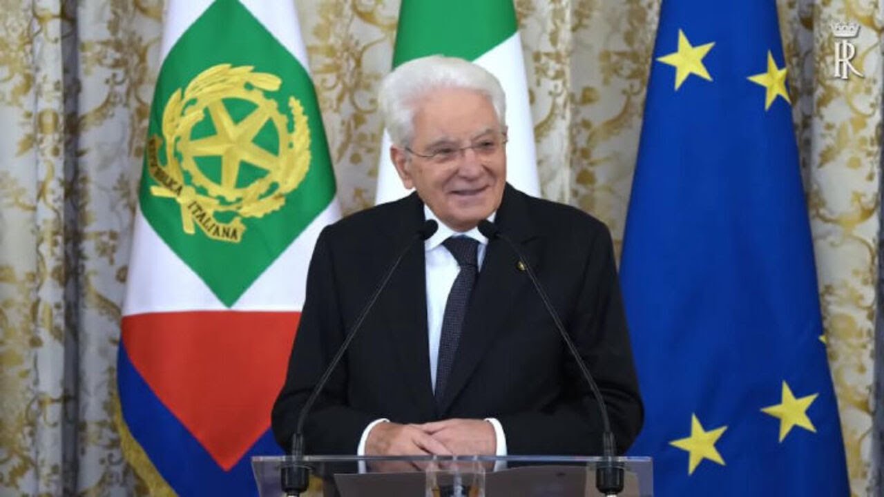 Mattarella riceve suo ritratto a incontro con Marina: Bel quadro, non per il soggetto
