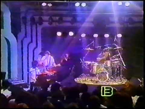 Charly Garcia - Nos siguen pegando abajo (Badia & Cia 1984)