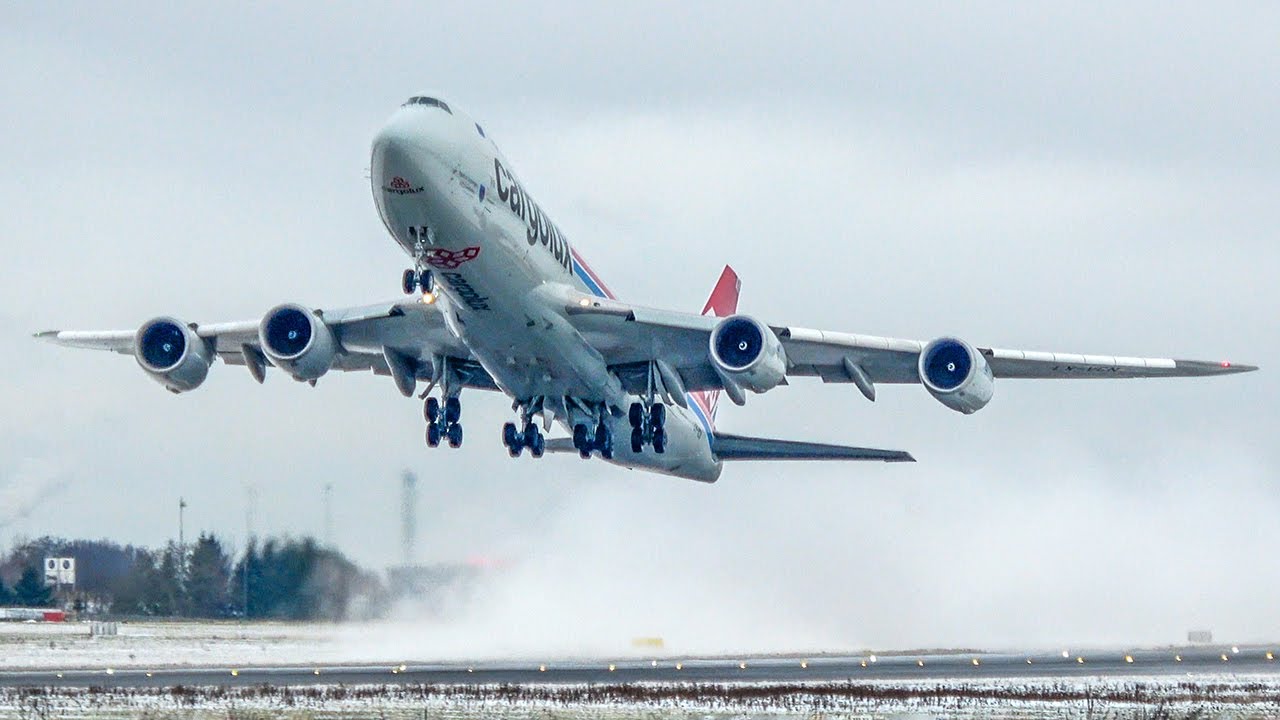 BOEING 747 VERTICAL TAKEOFF ATTEMPT - 60 Minutes of B747`s  in the SNOW (4K)